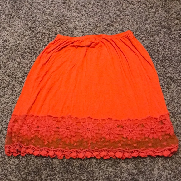 JM Clothing Co Dresses & Skirts - Orange lacy hemmed elastic waist skirt M/L